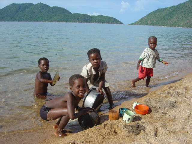 .. Abwaschen in Malawi